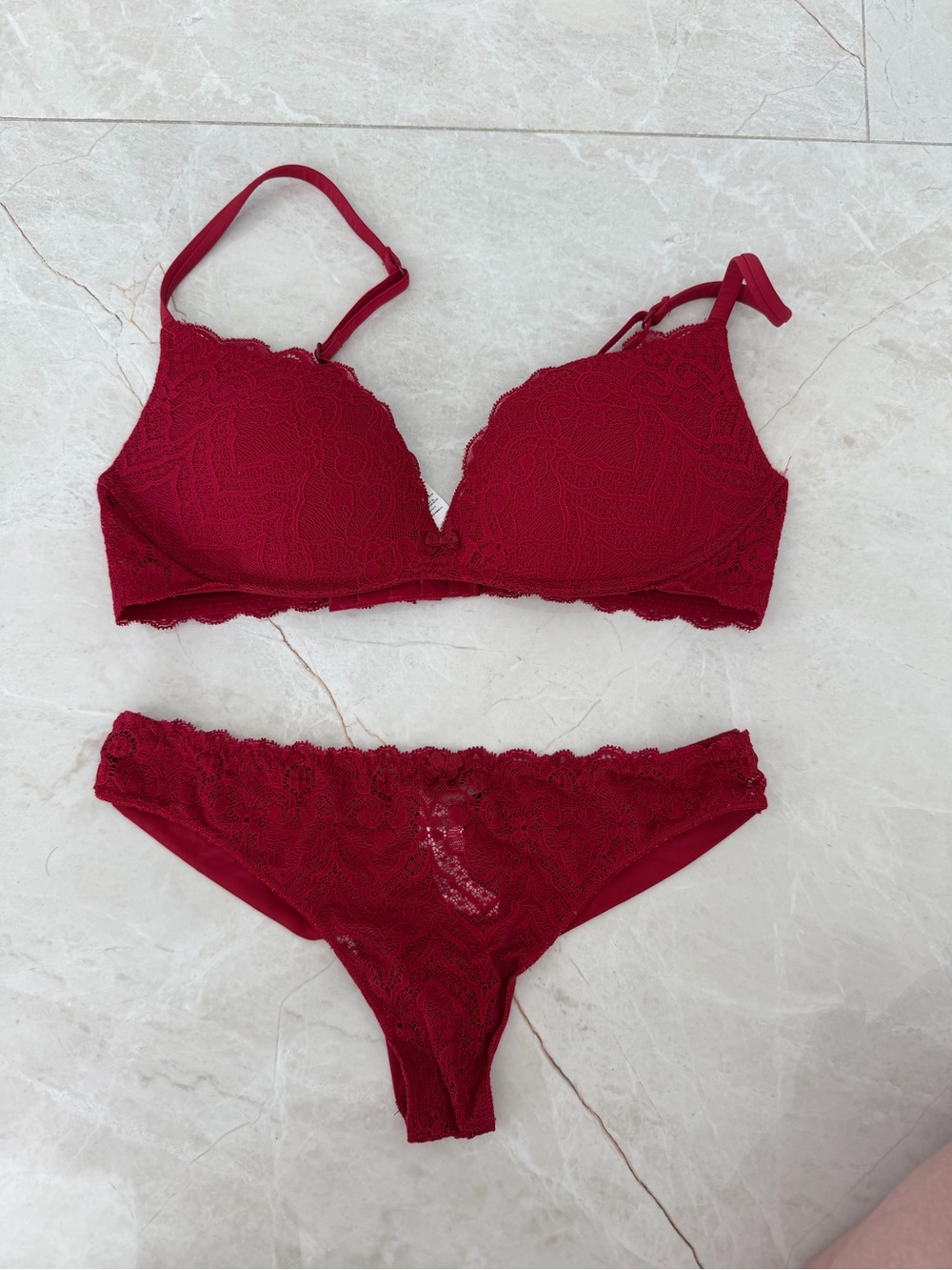 NWOT Intimissimi Red Lace Bra & Panty Set 34C and S bottoms